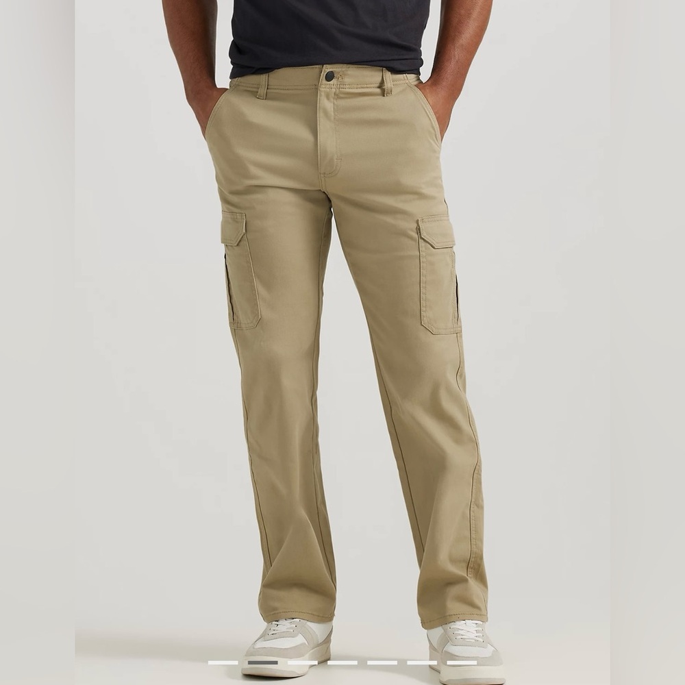 Lee Men's Khaki Cargo Pants Extreme Comfort Straight Fit NWOT